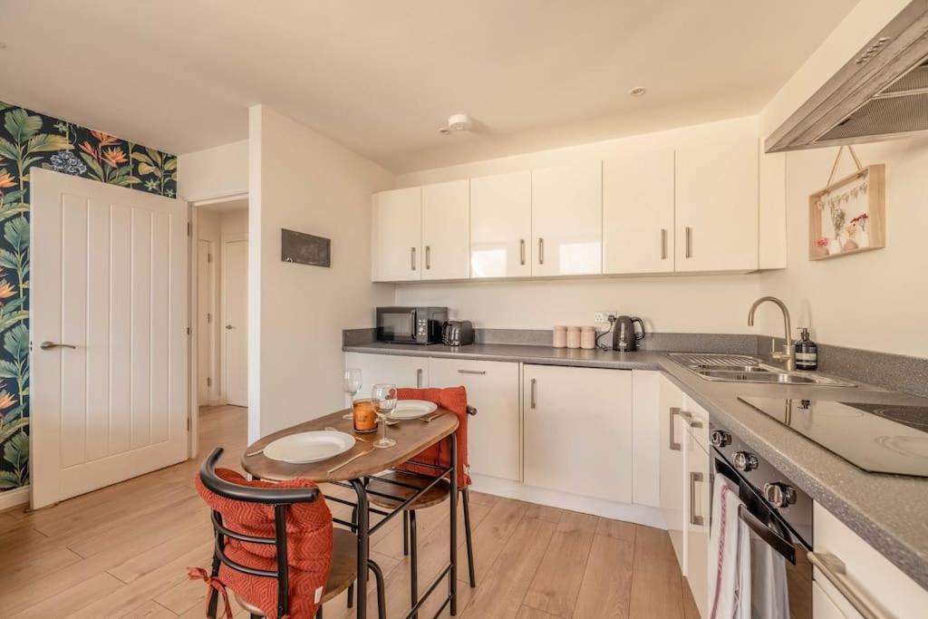 Chic 1Br Near Windsor Castle Apartman Kültér fotó